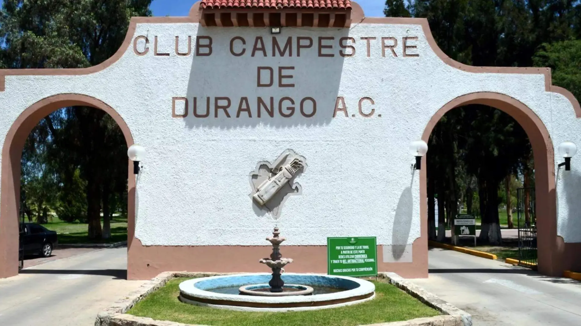 Niños son atacados por un panal de abejas en el Club Campestre